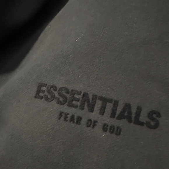 FEAR OF GOD ESSENTIALS SWEATSHORT IN BLACK - S - Picture 8 of 9